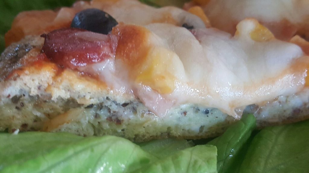 Low carb pizza crust (made of eggs)