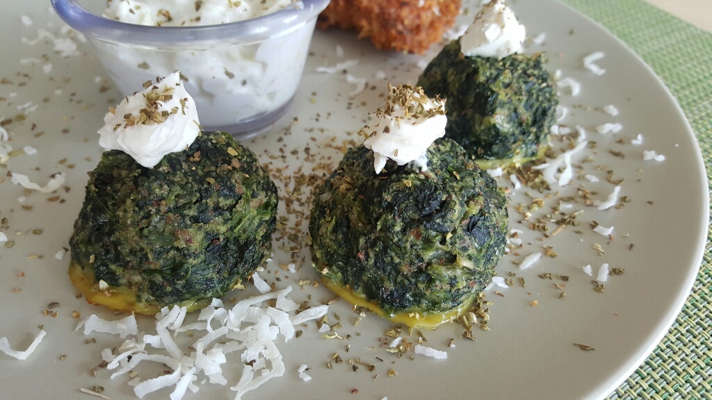 Low Carb and Gluten Free Cheesy spinach puffs